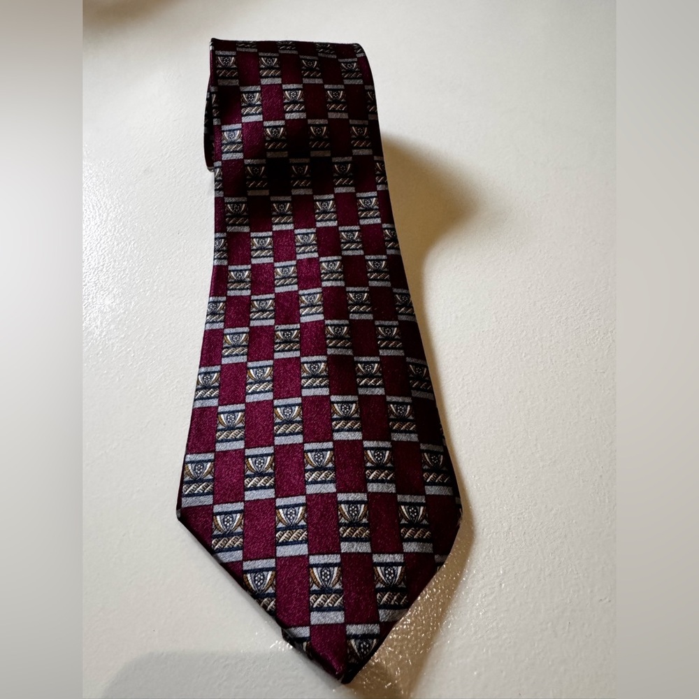 Countess Mara 100% Silk Made n USA Burgundy/Gray Men's Tie Excellent Condition!